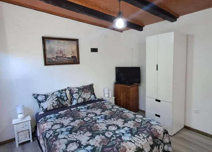 G8 Apartment